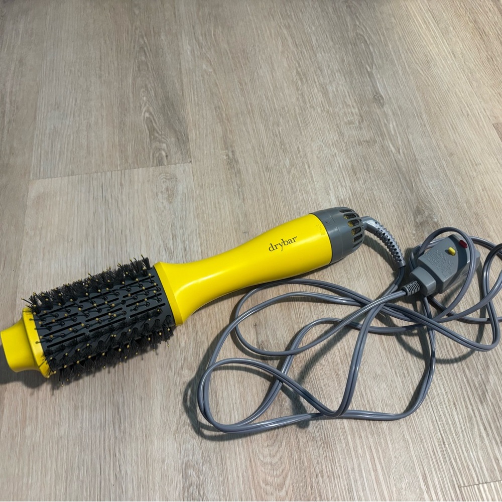 Drybar double shot oval blow dryer brush